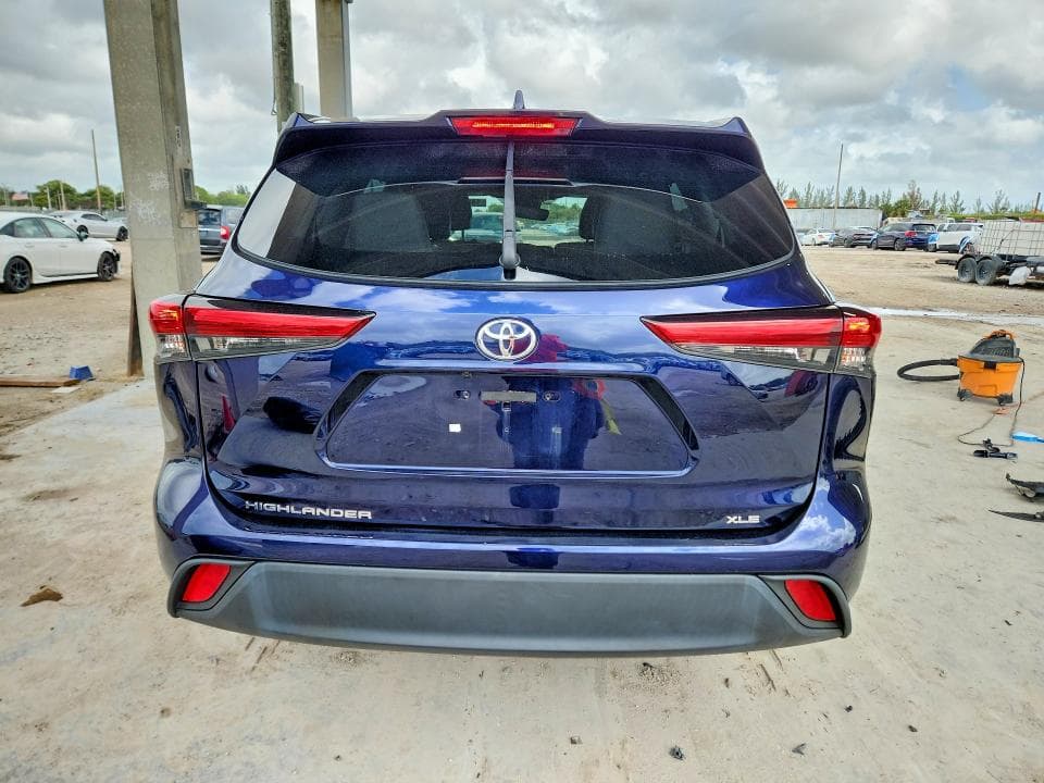 2021 TOYOTA HIGHLANDER XLE 6