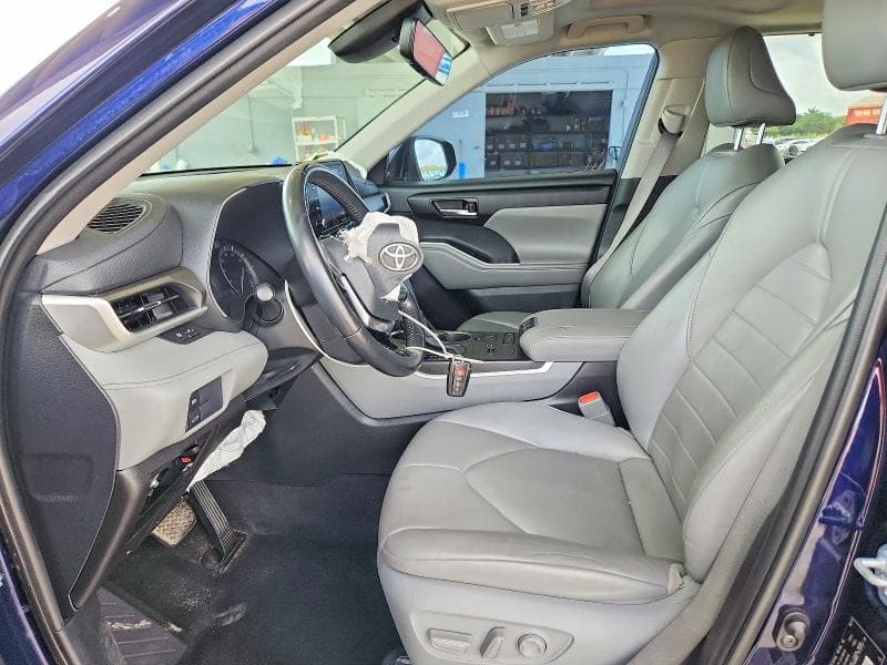 2021 TOYOTA HIGHLANDER XLE 7
