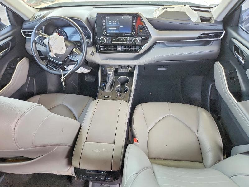 2021 TOYOTA HIGHLANDER XLE 8