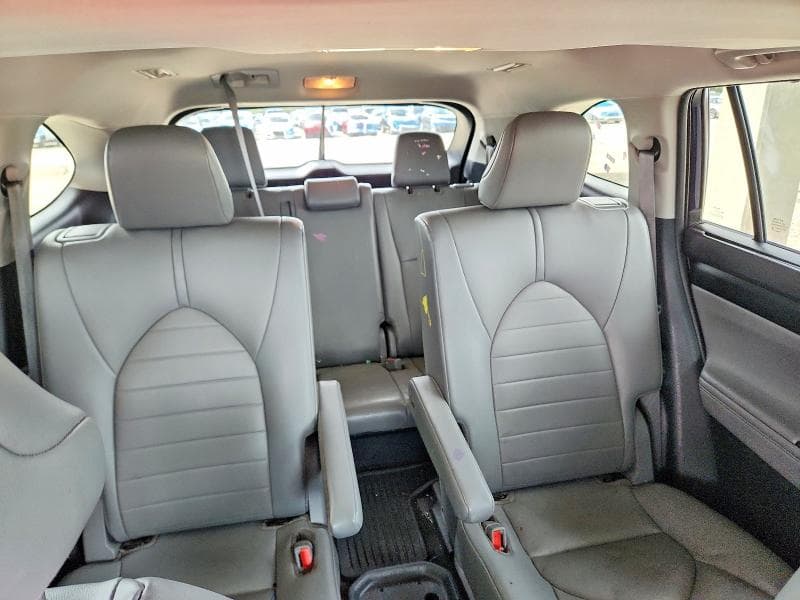 2021 TOYOTA HIGHLANDER XLE 10