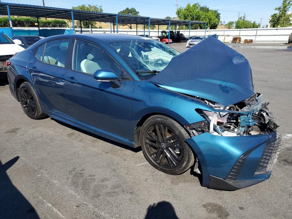 2025 TOYOTA CAMRY SE 4