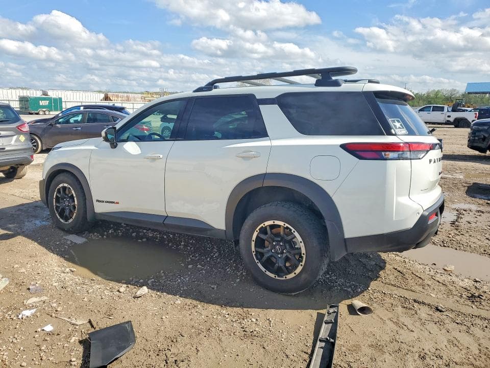 2023 NISSAN PATHFINDER SV 2