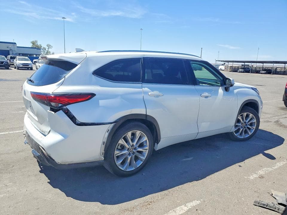 2022 TOYOTA HIGHLANDER 3