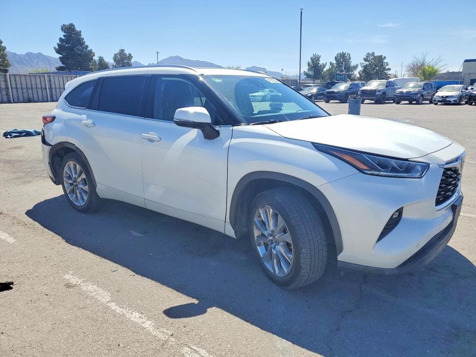 2022 TOYOTA HIGHLANDER 4