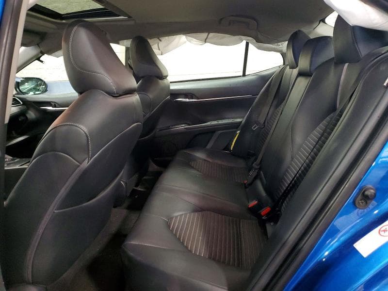 2018 TOYOTA CAMRY SE SE 10