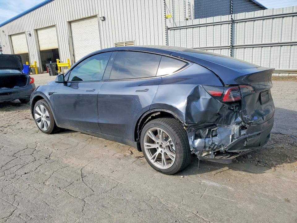 2024 TESLA MODEL Y 2