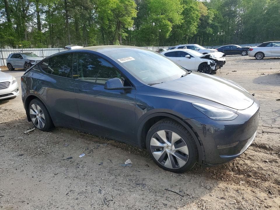 2024 TESLA MODEL Y 4