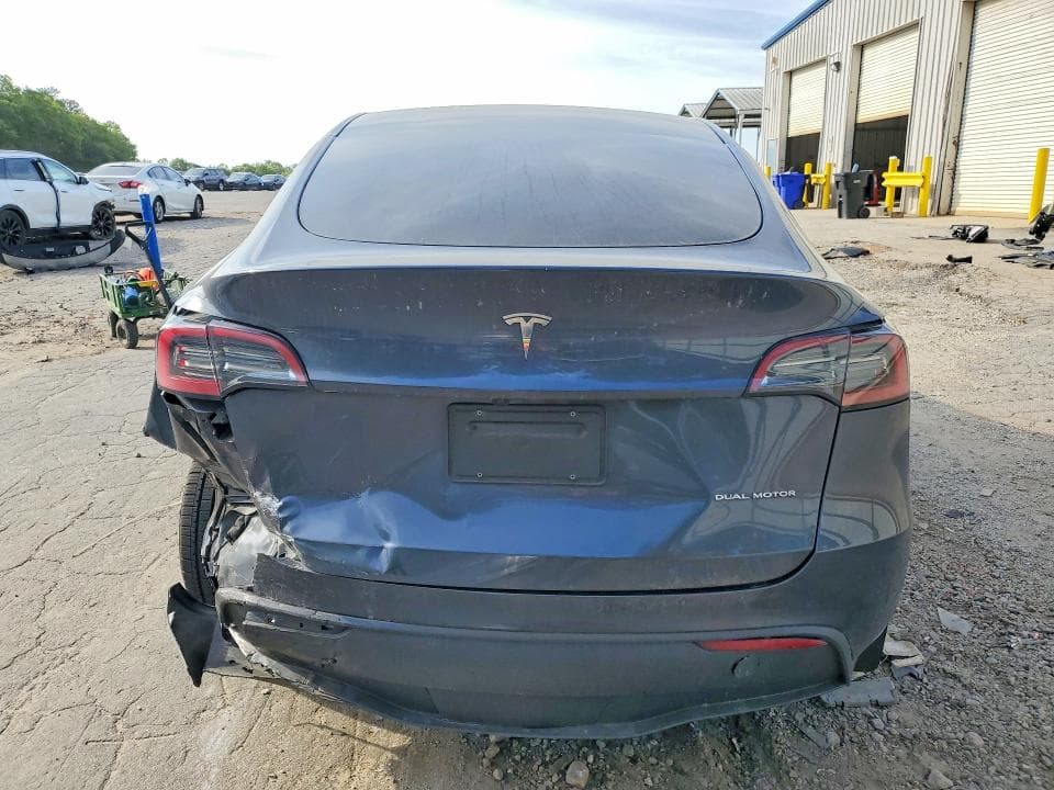 2024 TESLA MODEL Y 6