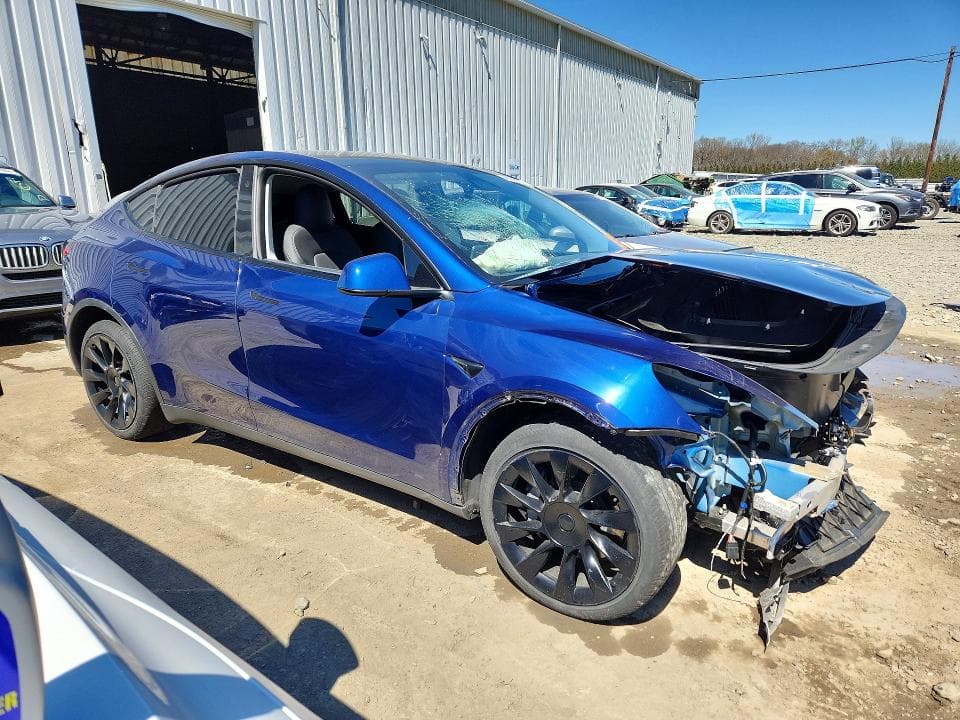 2023 TESLA MODEL Y 4