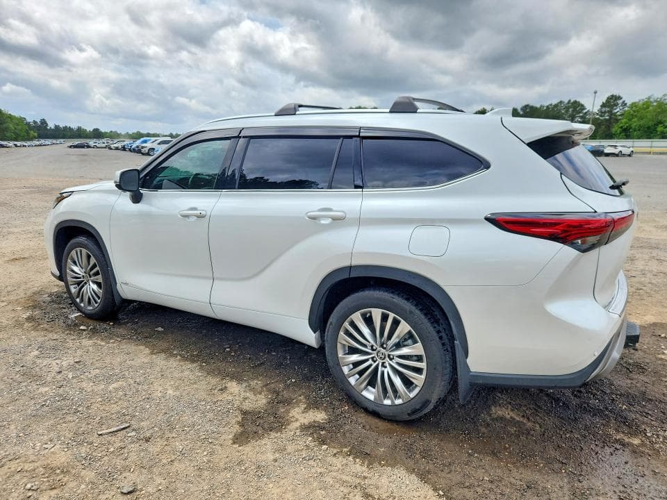 2023 TOYOTA HIGHLANDER HYBRID PLATINUM 2