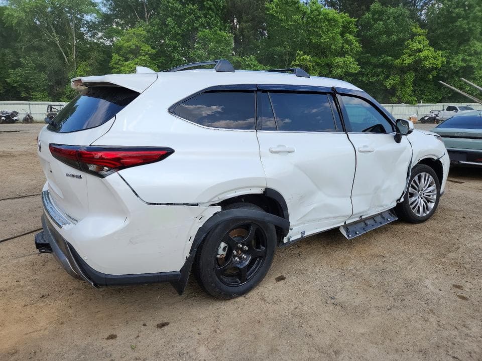 2023 TOYOTA HIGHLANDER HYBRID PLATINUM 3