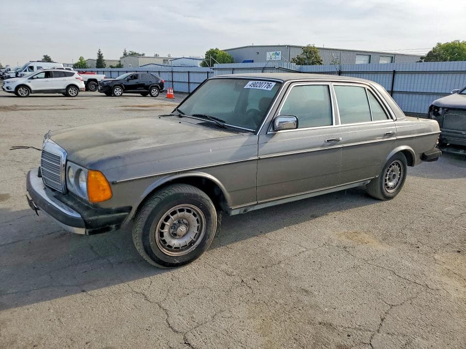 1985 MERCEDES-BENZ 300 DT