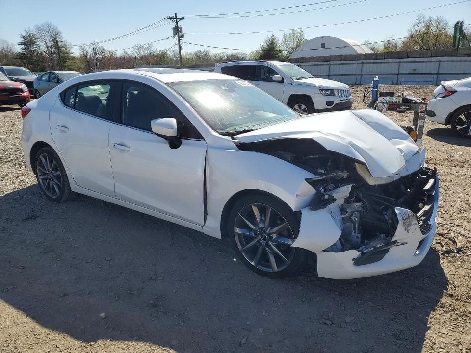 2018 MAZDA 3 TOURING 4