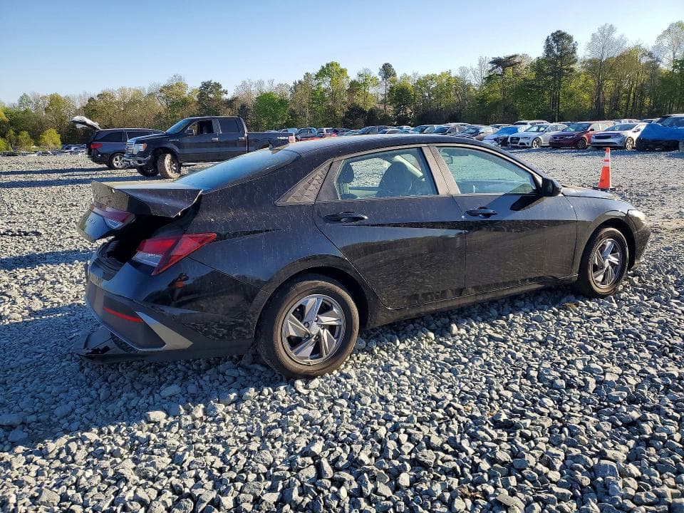 2025 HYUNDAI ELANTRA SE SE 3