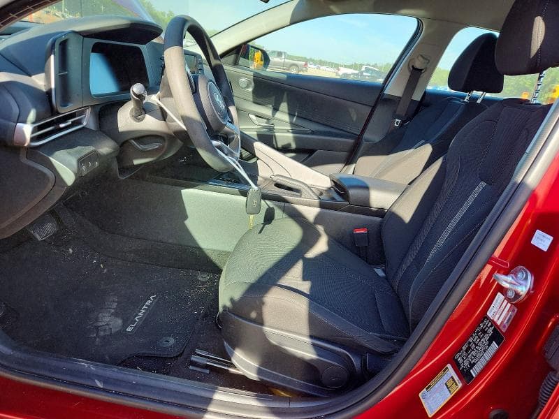 2025 HYUNDAI ELANTRA SE SE 8