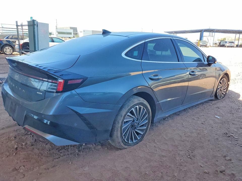 2025 HYUNDAI SONATA HYBRID LIMITED 3