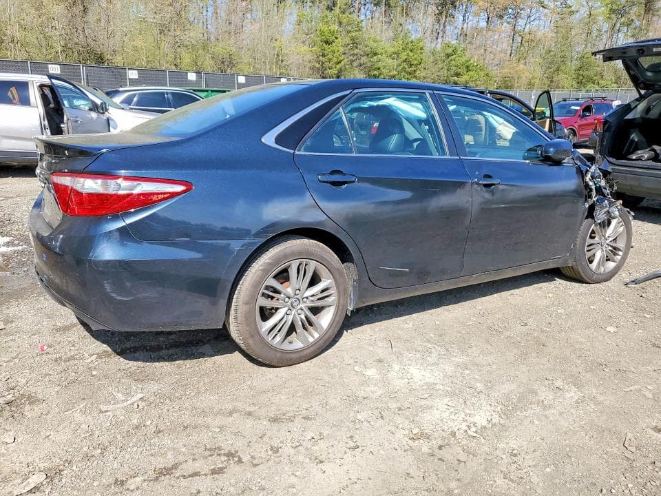 2017 TOYOTA CAMRY SE 3