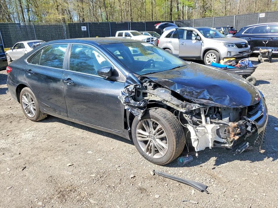 2017 TOYOTA CAMRY SE 4
