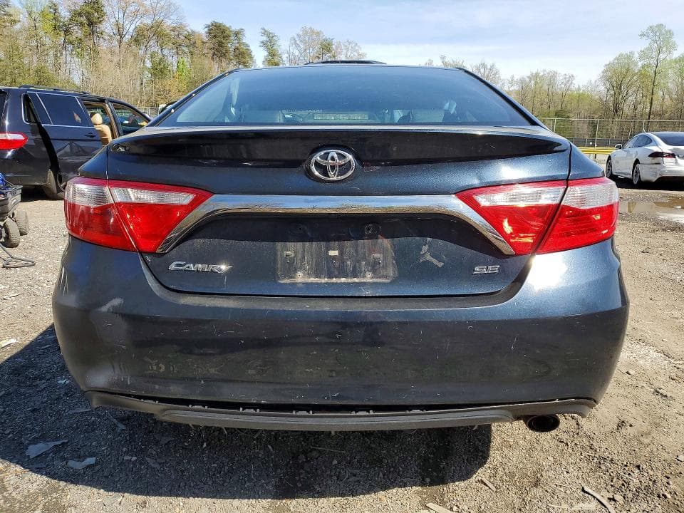 2017 TOYOTA CAMRY SE 6