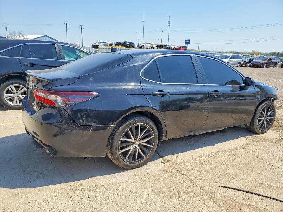 2021 TOYOTA CAMRY SE 3