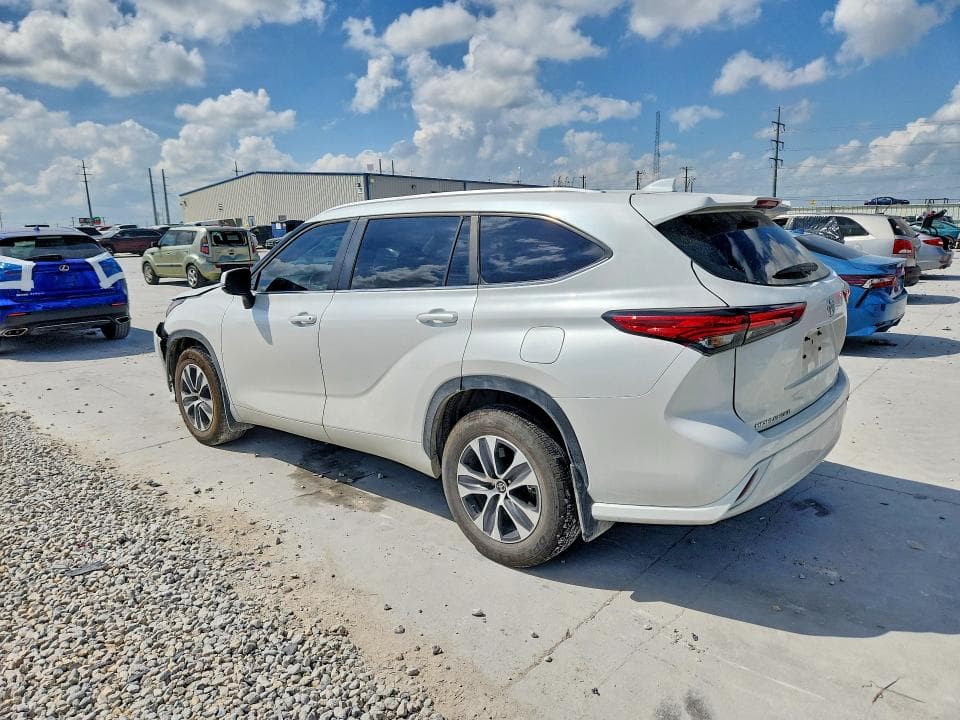 2023 TOYOTA HIGHLANDER XLE 2
