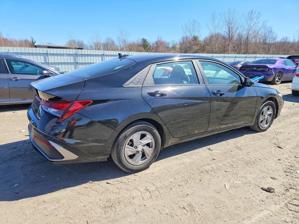 2025 HYUNDAI ELANTRA SE 3