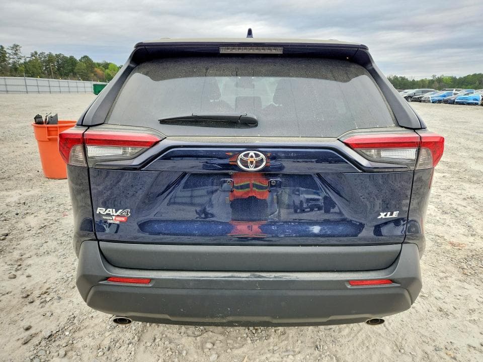 2025 TOYOTA RAV4 XLE 6