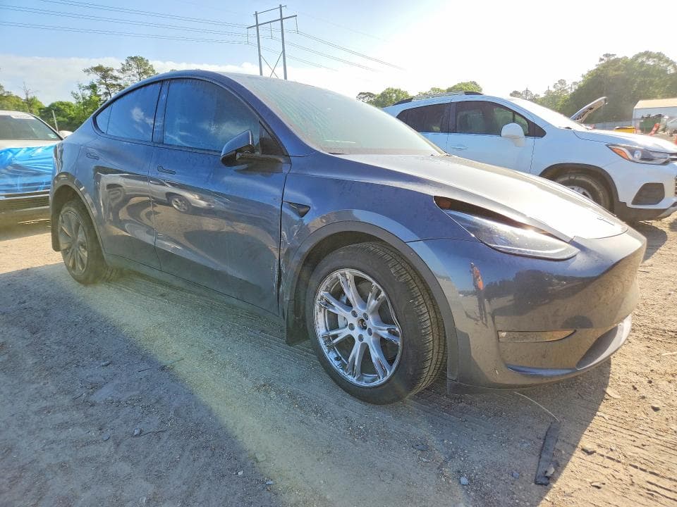 2023 TESLA MODEL Y 4