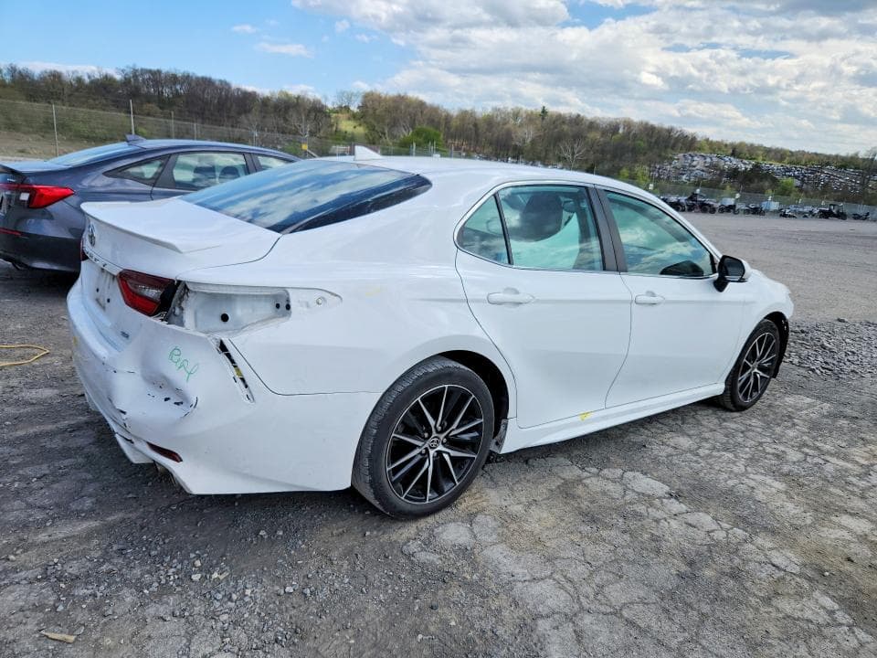 2022 TOYOTA CAMRY SE 3