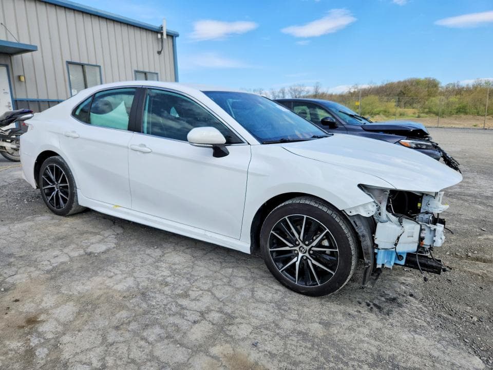 2022 TOYOTA CAMRY SE 4