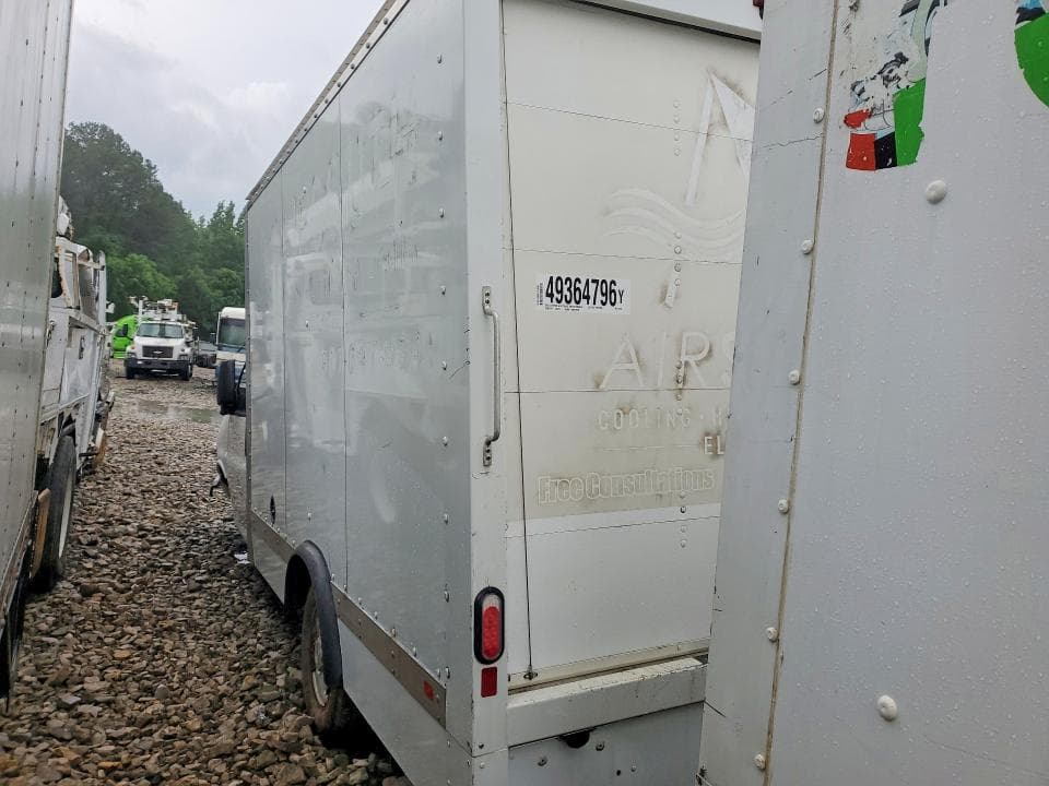2023 CHEVROLET EXPRESS BOX TRUCK 2