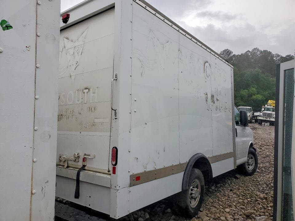 2023 CHEVROLET EXPRESS BOX TRUCK 3
