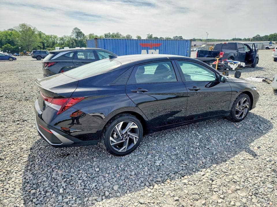 2025 HYUNDAI ELANTRA SEL SPORT 3