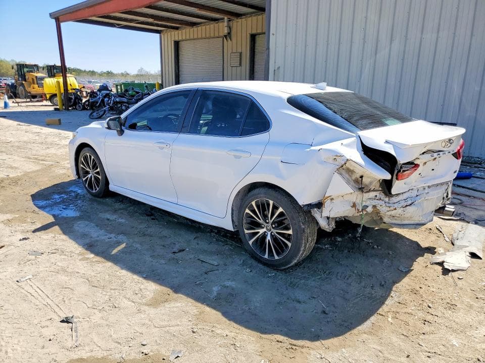 2019 TOYOTA CAMRY SE 2
