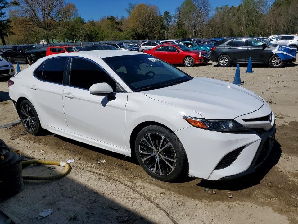 2019 TOYOTA CAMRY SE 4