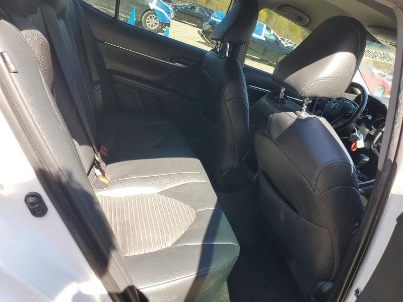 2019 TOYOTA CAMRY SE 10