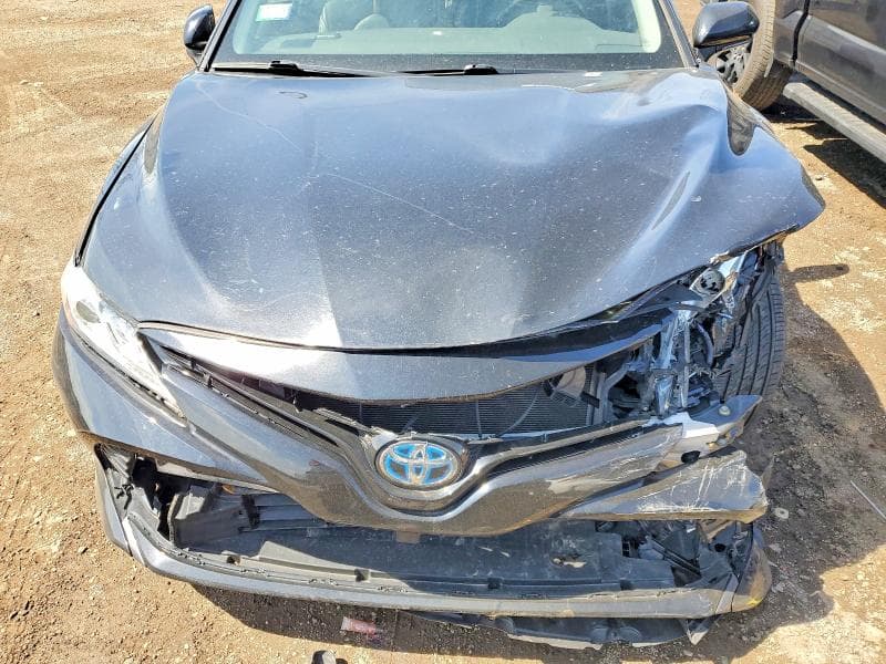 2020 TOYOTA CAMRY XLE 11