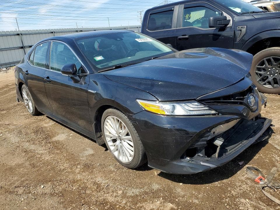 2020 TOYOTA CAMRY XLE 4
