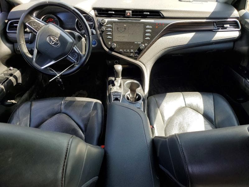 2020 TOYOTA CAMRY XLE 8