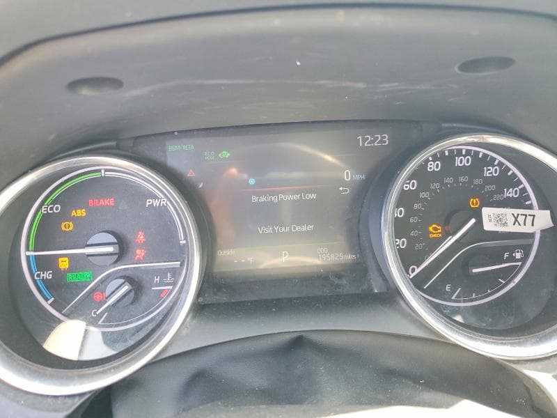 2020 TOYOTA CAMRY XLE 9