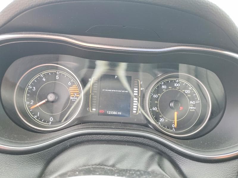 2019 JEEP CHEROKEE LATITUDE 9
