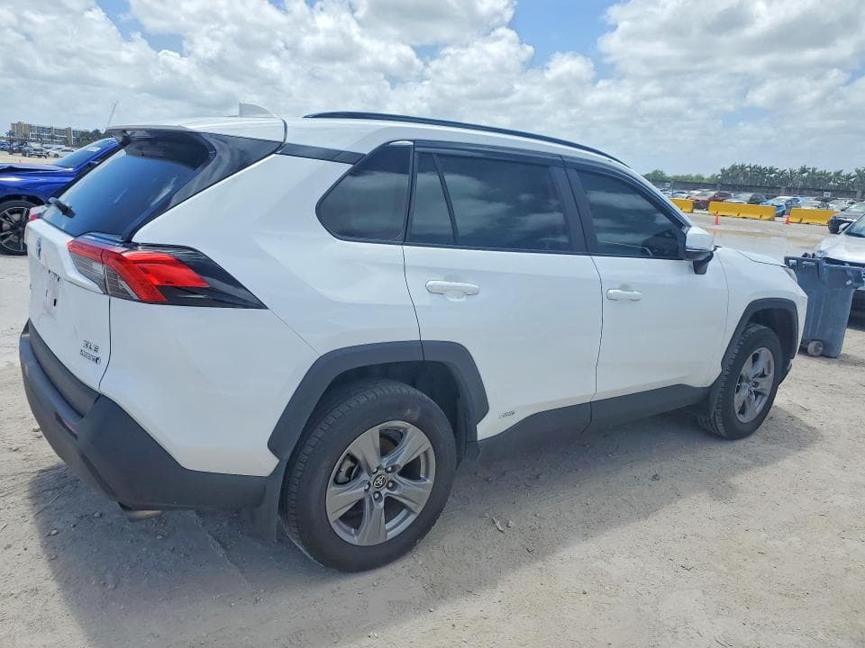 2024 TOYOTA RAV4 HYBRID XLE 3