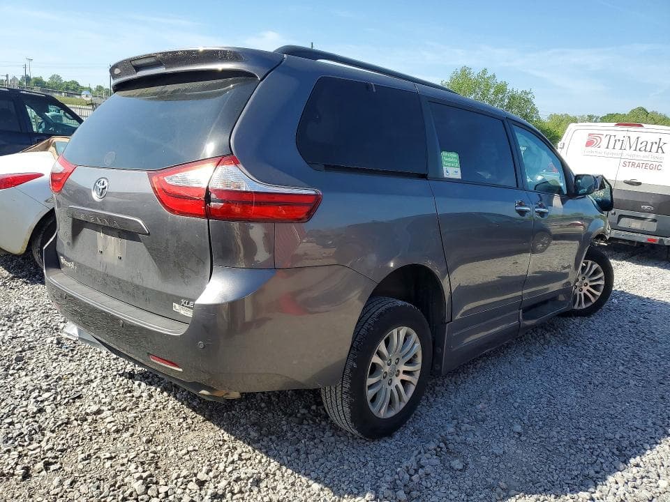 2017 TOYOTA SIENNA XLE 8-PASSENGER 3
