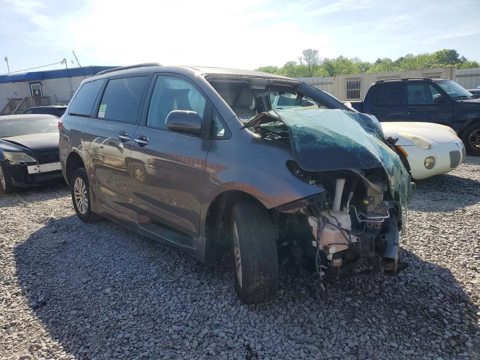 2017 TOYOTA SIENNA XLE 8-PASSENGER 4