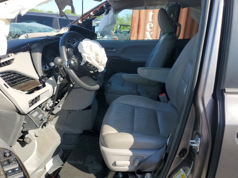 2017 TOYOTA SIENNA XLE 8-PASSENGER 7