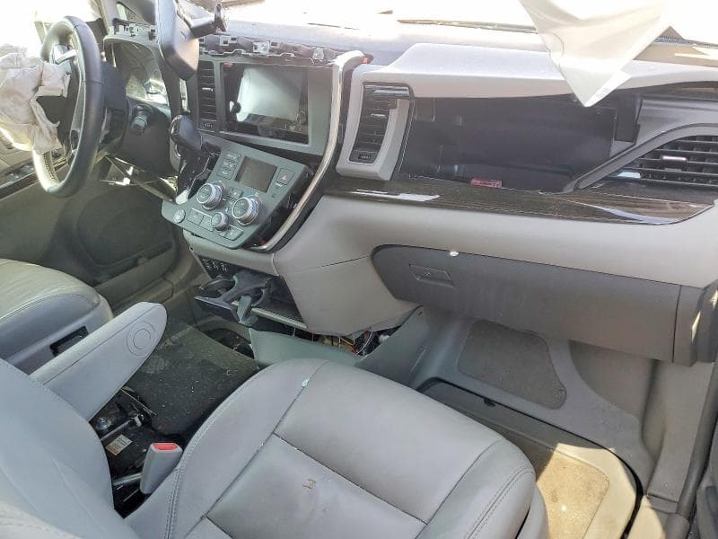 2017 TOYOTA SIENNA XLE 8-PASSENGER 8