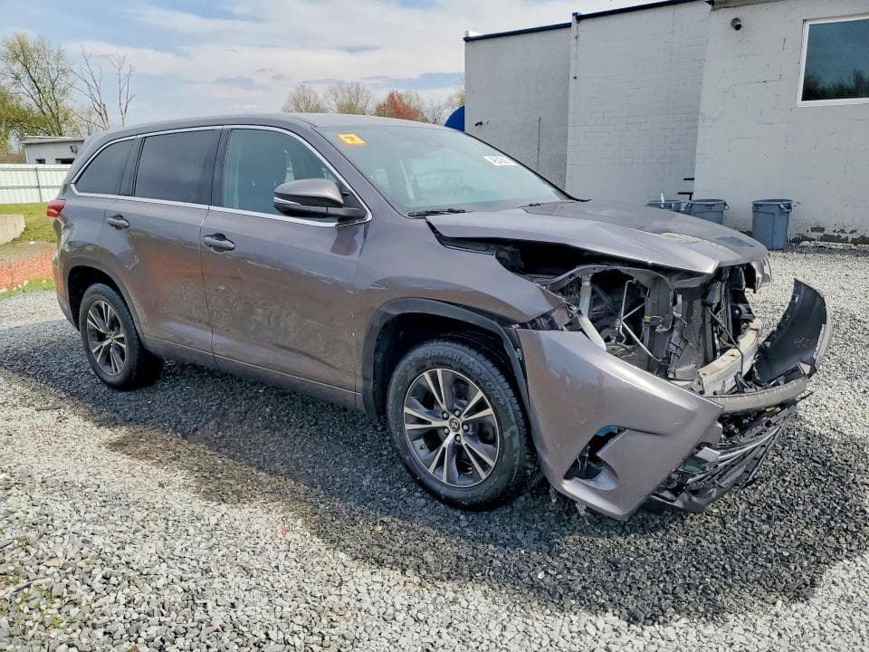 2017 TOYOTA HIGHLANDER LE LE 4