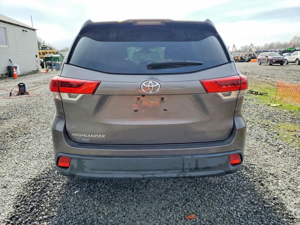 2017 TOYOTA HIGHLANDER LE LE 6
