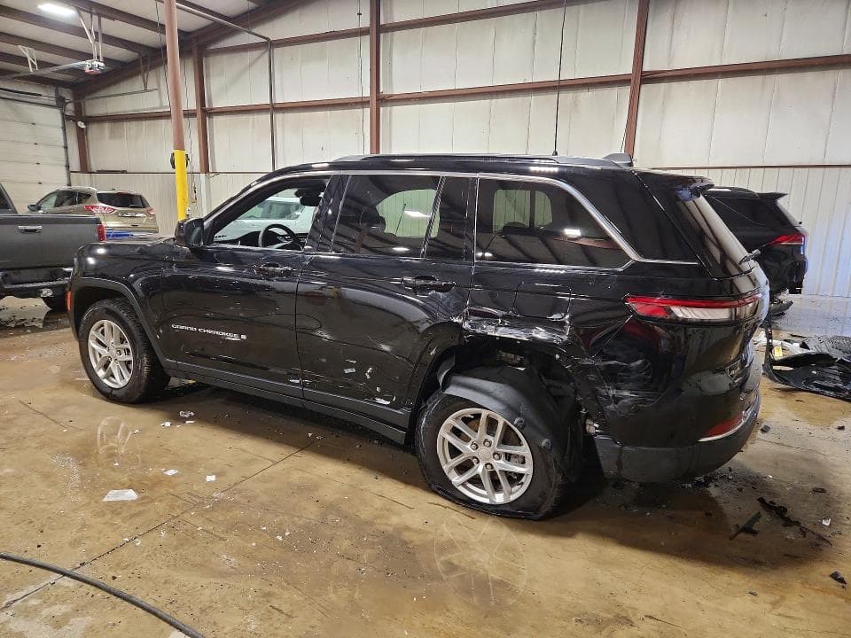 2024 JEEP GRAND CHEROKEE LAREDO 2