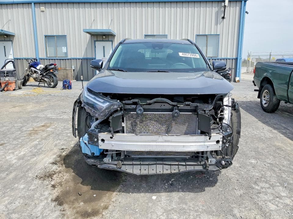 2023 TOYOTA RAV4 XLE 5